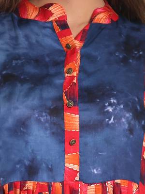 Red printed gathered rayon kurta with patchwork 5
