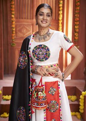 White Gamthi Work Navratri Special Lehenga Choli With Traditional Dupatta For This Navratri 2