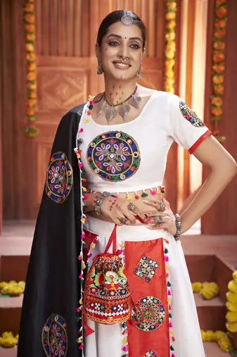 White Gamthi Work Navratri Special Lehenga Choli With Traditional Dupatta For This Navratri