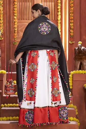 White Gamthi Work Navratri Special Lehenga Choli With Traditional Dupatta For This Navratri