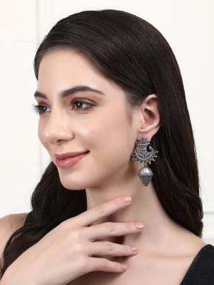 Classic oxidised grey earring set for women and girls 1
