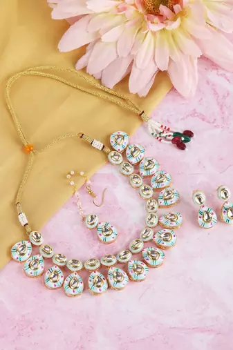 Golden kundan necklace set