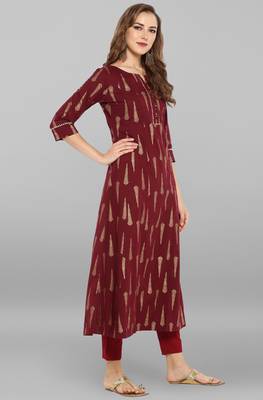 Janasya women's maroon cotton foil print a-line kurta 4