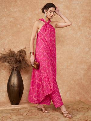 FUCHSIA S PRINT TWISTED NECKLINE KURTA PANT SET 2