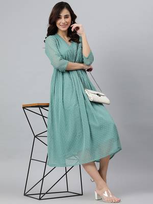 Janasya women's green chiffon self design flared kurta 2