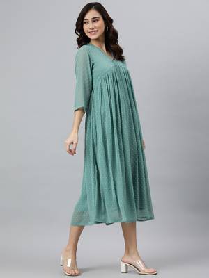 Janasya women's green chiffon self design flared kurta 3