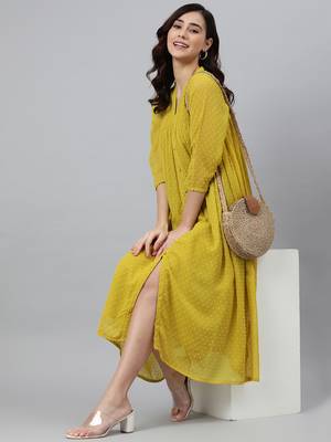 Janasya women's mustard chiffon self design frontslit kurta 2