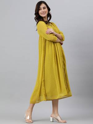 Janasya women's mustard chiffon self design frontslit kurta 3