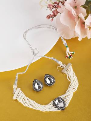 Gold-plated & white kundan & pearls studed choker set 2