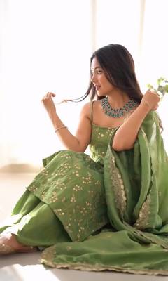 Wedding wear hand thread work silk kurta sets 2