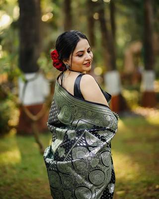 Black Color Woven Banarasi Soft silk Women'S Saree 4