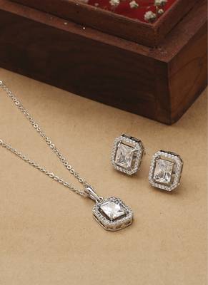 Square Shaped Pendant Set With Small Earrings 3