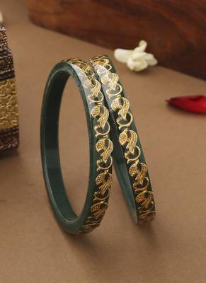 Set of 2 Traditional Kundan Green Bangles With Gold Design 2