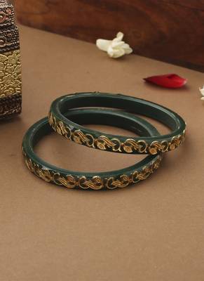 Set of 2 Traditional Kundan Green Bangles With Gold Design 3