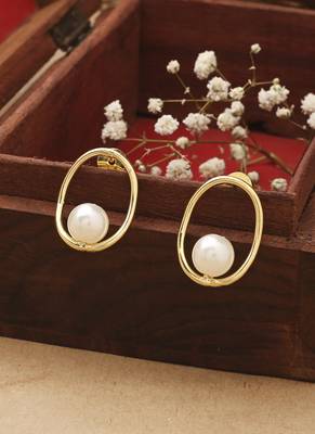 Gold Oval Earrings With Pearl Drop 1