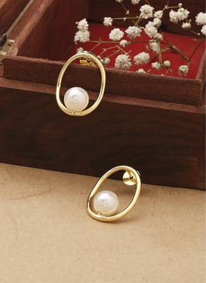 Gold Oval Earrings With Pearl Drop 2