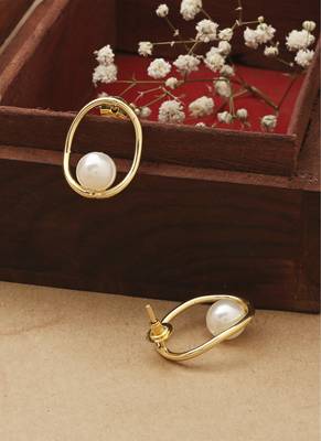 Gold Oval Earrings With Pearl Drop 3