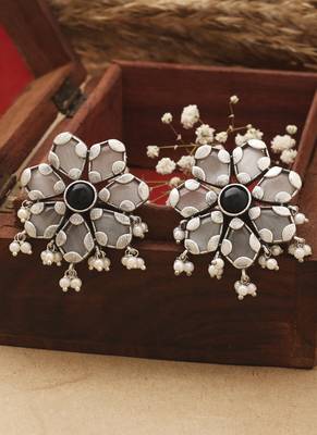 White Floral Shaped Earrings With Black Stone 3