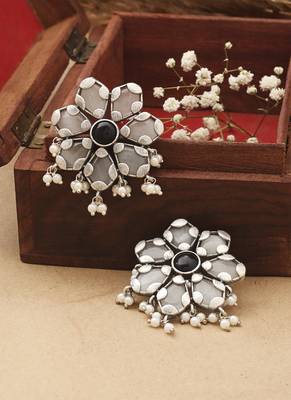 White Floral Shaped Earrings With Black Stone 4