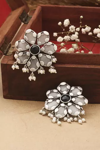 White Floral Shaped Earrings With Black Stone