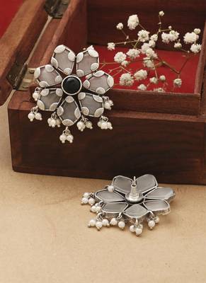 White Floral Shaped Earrings With Black Stone 5