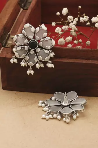 White Floral Shaped Earrings With Black Stone
