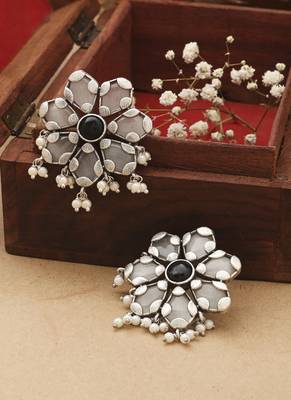 White Floral Shaped Earrings With Black Stone 1