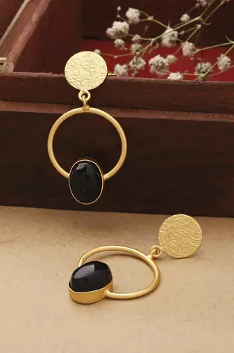 Round Gold Earrings With Black Stone