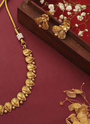 Gold Plated Leaf Shaped Necklace Set With Matching Earrings 2