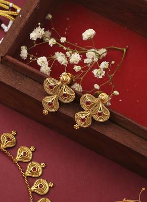 Gold-Plated Alloy Necklace Set with Earrings 2