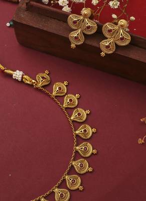 Gold-Plated Alloy Necklace Set with Earrings 4