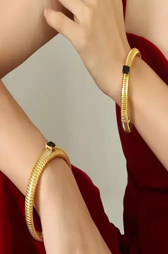 Black zircon 18k plated stretch bracelet