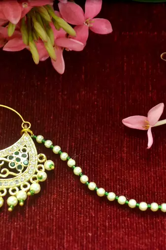 Gold kundan nath or nathni or naath with one pearl line nose-ring