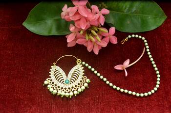Gold kundan nath or nathni or naath with one pearl line nose-ring 1