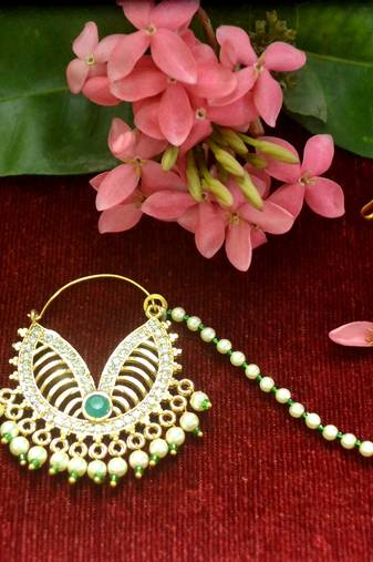 Gold kundan nath or nathni or naath with one pearl line nose-ring