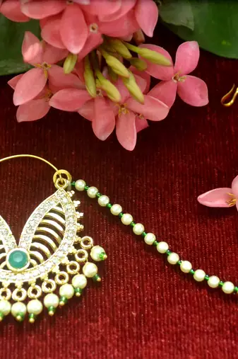 Gold kundan nath or nathni or naath with one pearl line nose-ring