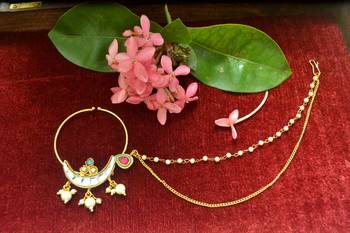 Gold kundan nath or nathni or naath with one pearl line nose-ring with meenakari work 4