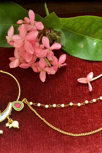 Gold kundan nath or nathni or naath with one pearl line nose-ring with meenakari work