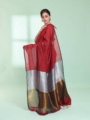 Red cotton saree with zari pallu 2