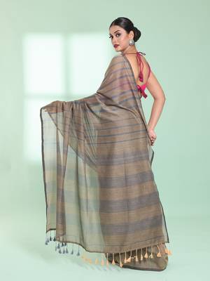 Light ecru cotton saree with stripes pattern 3
