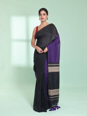 Black patli pallu cotton saree with texture design 1