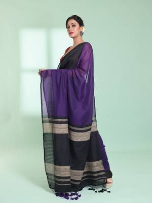 Black patli pallu cotton saree with texture design 2