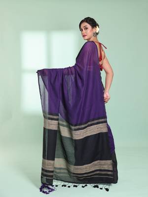 Black patli pallu cotton saree with texture design 3