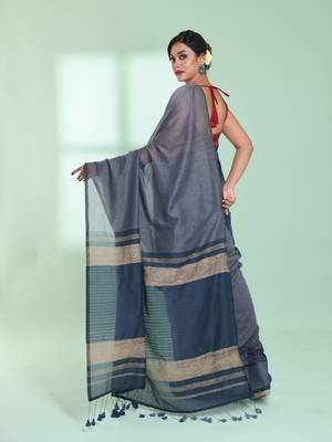 Grey patli pallu cotton saree with texture design 3