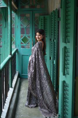 Graceful Batik Printed With Embroidery Work Grey tussar silk blend Ethnic Indian Festivewear Ceremonial Saree 2