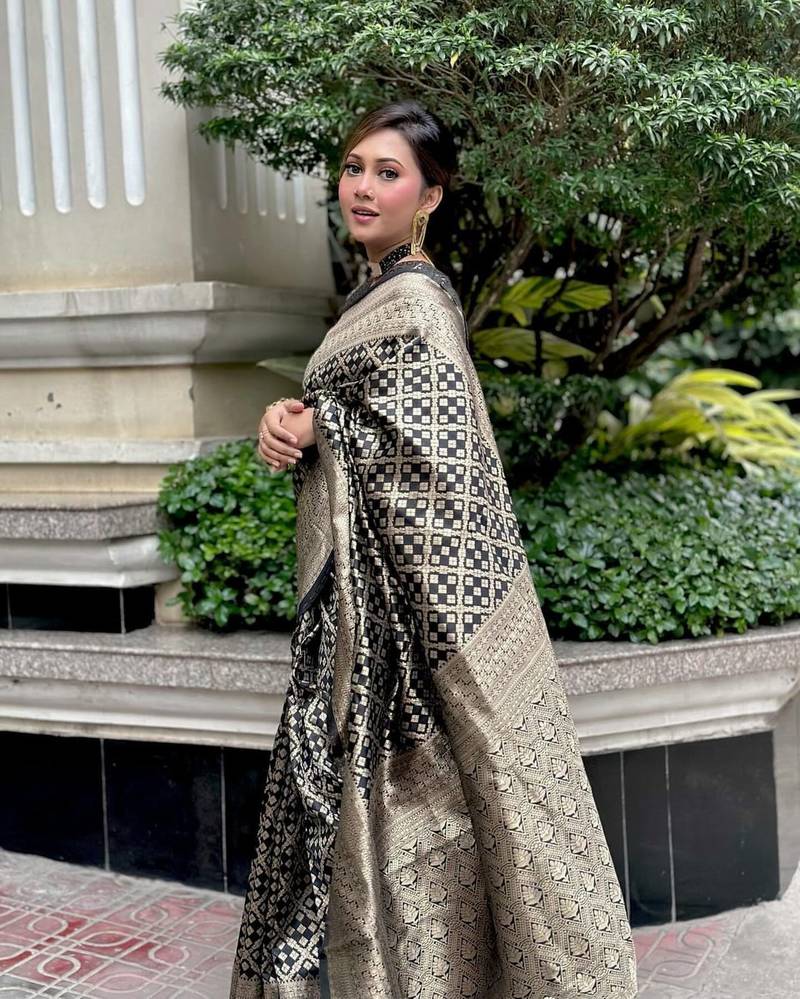 Designer Banarasi Soft silk Woven Saree With Blouse For Women'S