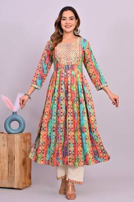 Women'n green embroidered nayra cut kurta, pant with dupatta 2