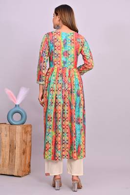 Women'n green embroidered nayra cut kurta, pant with dupatta 3