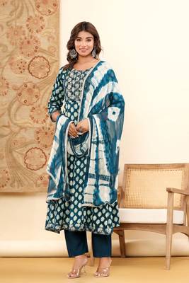 Women's embroidered green mirror work anarkali kurta, pant with dupatta 5