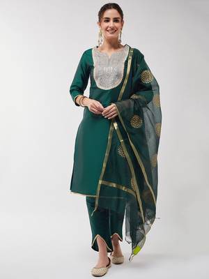 Pannkh women's festive solid lace yoke kurta with matching dupatta and pant set 1